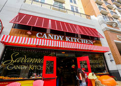 
                                                    National Harbor: Savannah's Candy Kitchen
                                            
