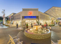
                                                    Tanger National Harbor: H&M
                                            