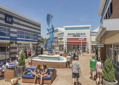 
                                                    Tanger Outlets National Harbor: Gap Factory Store & Banana Republic
                                            