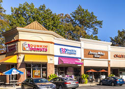 
                                                    The Shops at Fair Lakes: Dunkin Donuts and Baskin Robins
                                            