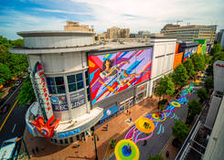 
                                                    Downtown Silver Spring: Theater and street murals
                                            