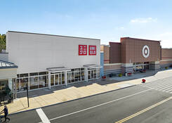 
                                                    Fair Lakes Center: Uniqlo and Target
                                            