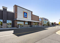 
                                                    Fair Lakes Center: Aldi
                                            