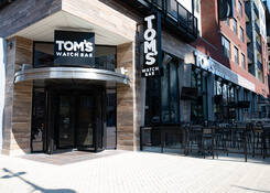 
                                                    National Harbor: Tom's Watch Bar
                                            