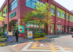 
                                                    Downtown Silver Spring: Whole Foods Market
                                            