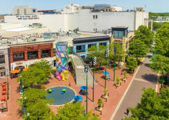 
                                                    Downtown Silver Spring: Plaza
                                            