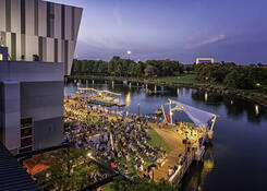 
                                                    rio: rio Renovated Building
                                            
